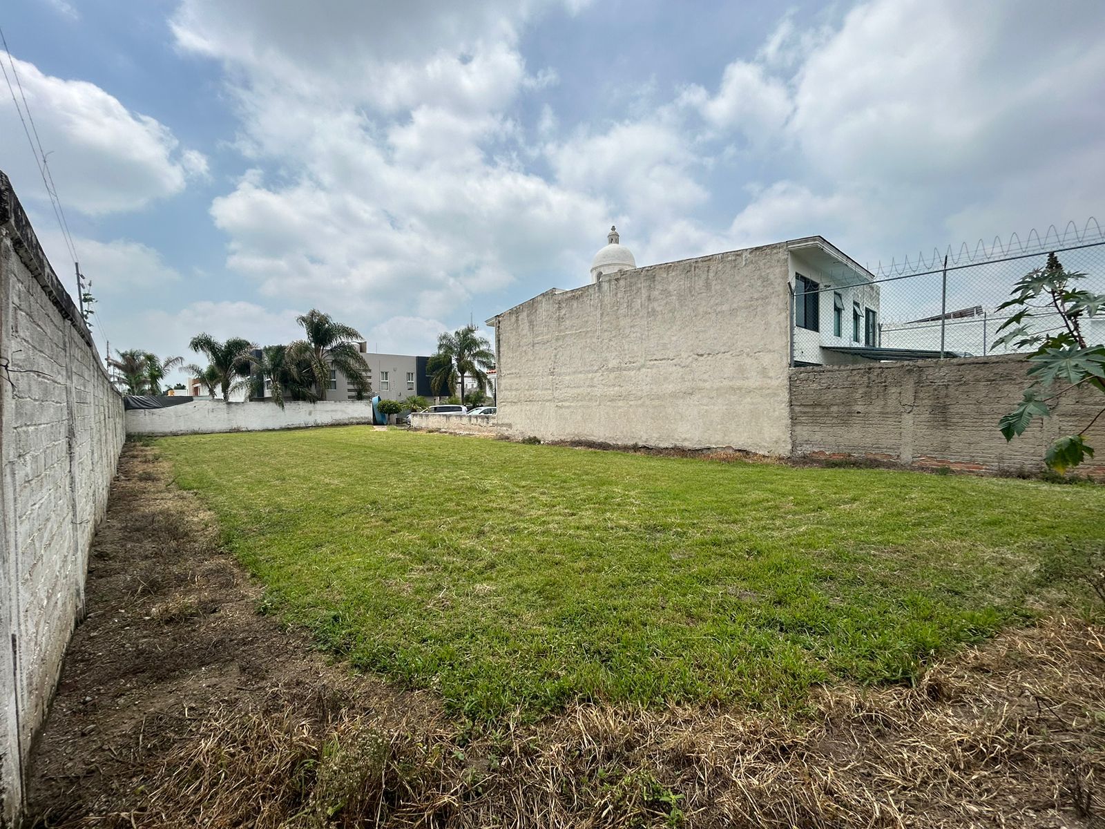 76, TERRENO EN VENTA EN FRACCIONAMIENTO LOS LAURELES, TLAJOMULCO DE ZUÑIGA. 